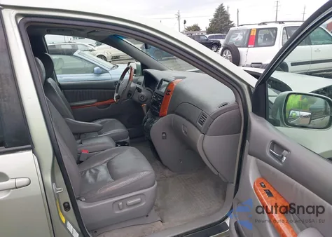 2008 Toyota Sienna Limited z USA, uszkodzony, nr VIN 5TDBK22C28S010947